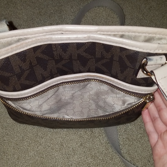 Micheal Kors Crossbody Purse - Picture 5 of 5